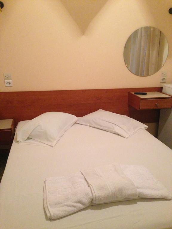 Noufara Hotel Kamena Vourla Cameră foto