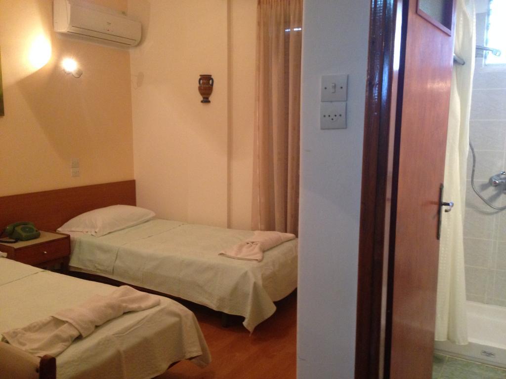 Noufara Hotel Kamena Vourla Cameră foto